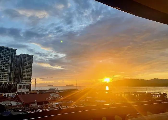 Jesselton Quay Sea & Pool View For 6 Pax