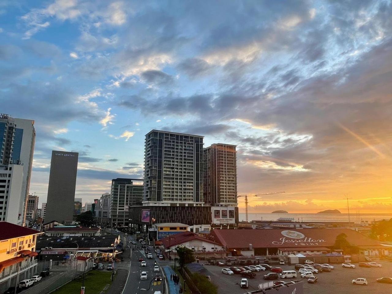 Jesselton Quay Sea & Pool View For 6 Pax Kota Kinabalu