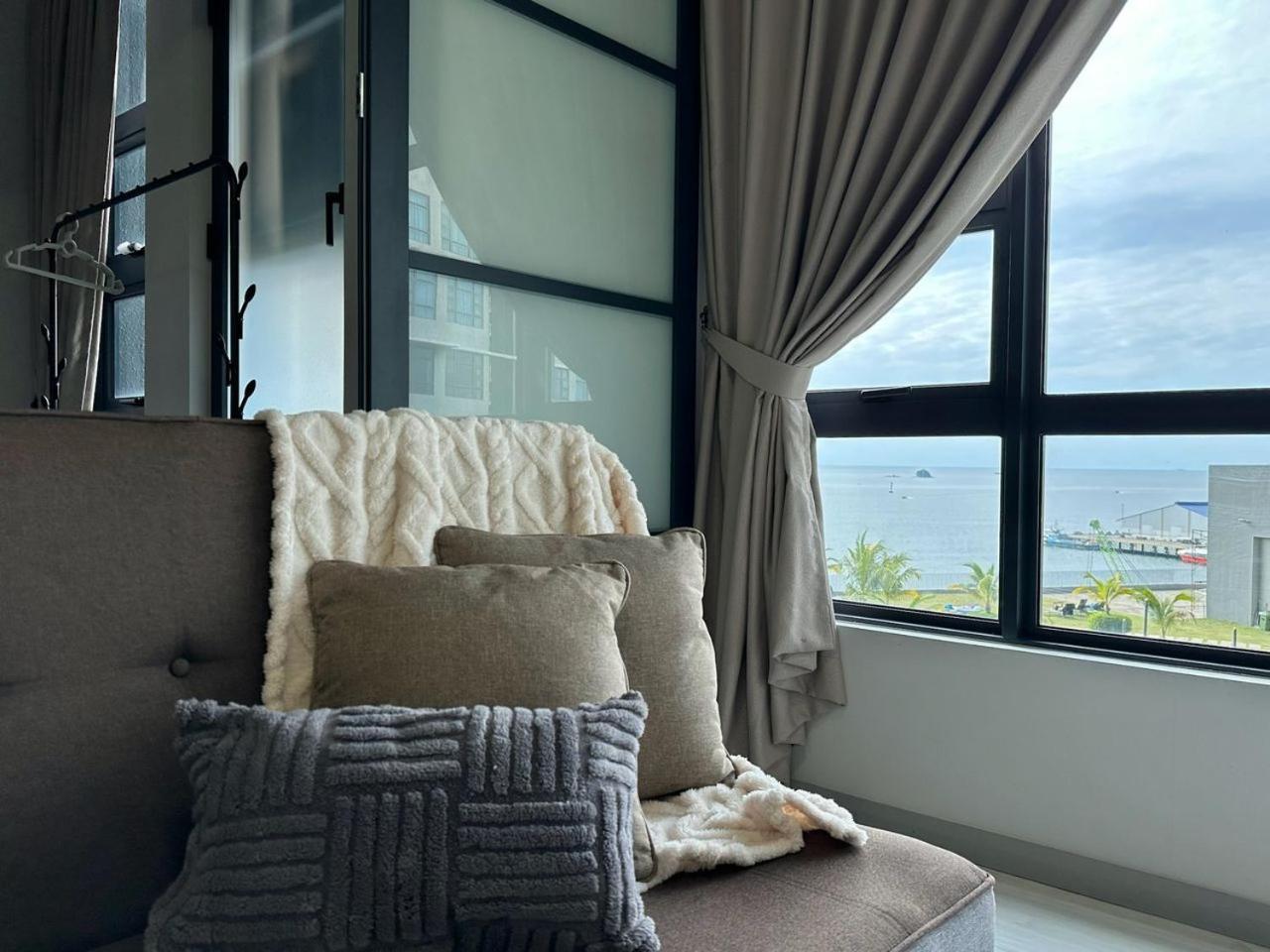 Apartment Jesselton Quay Sea & Pool View For 6 Pax