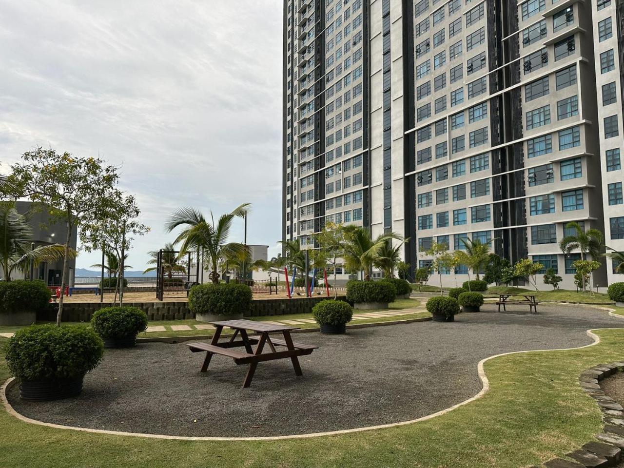 Jesselton Quay Sea & Pool View For 6 Pax