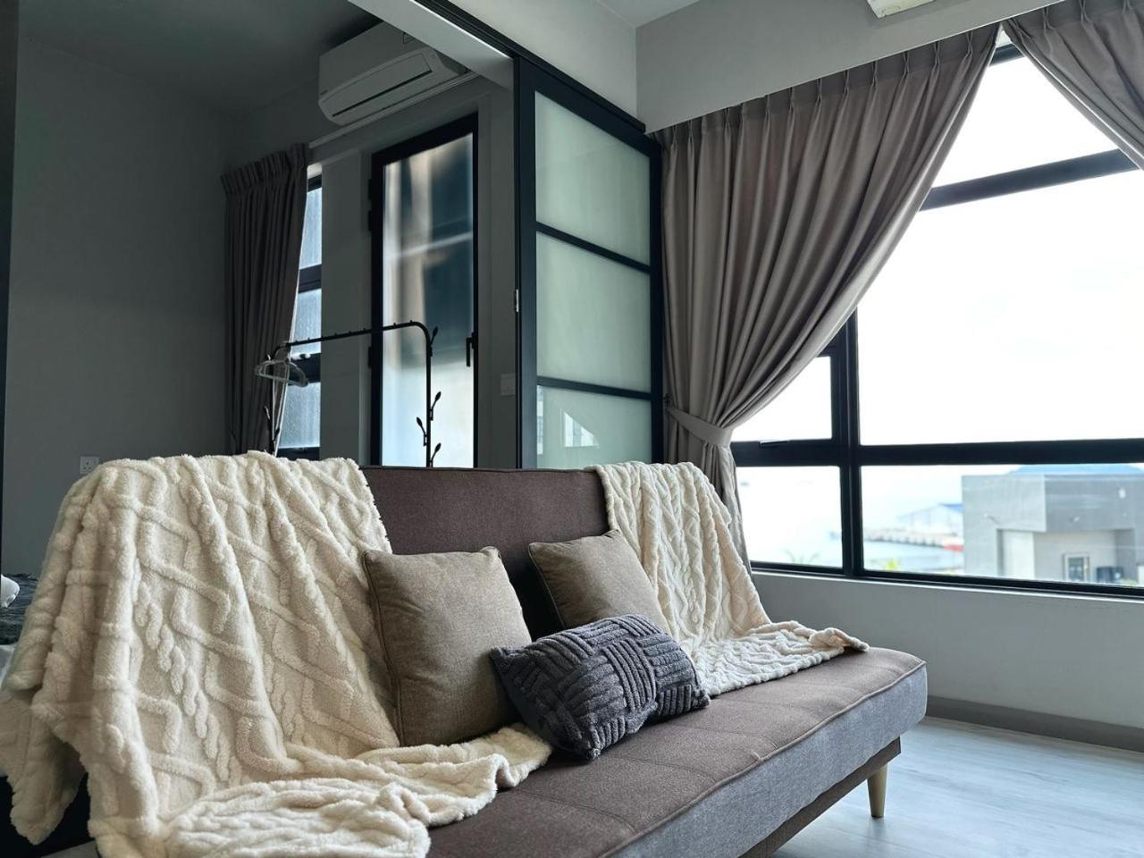 Apartment Jesselton Quay Sea & Pool View For 6 Pax