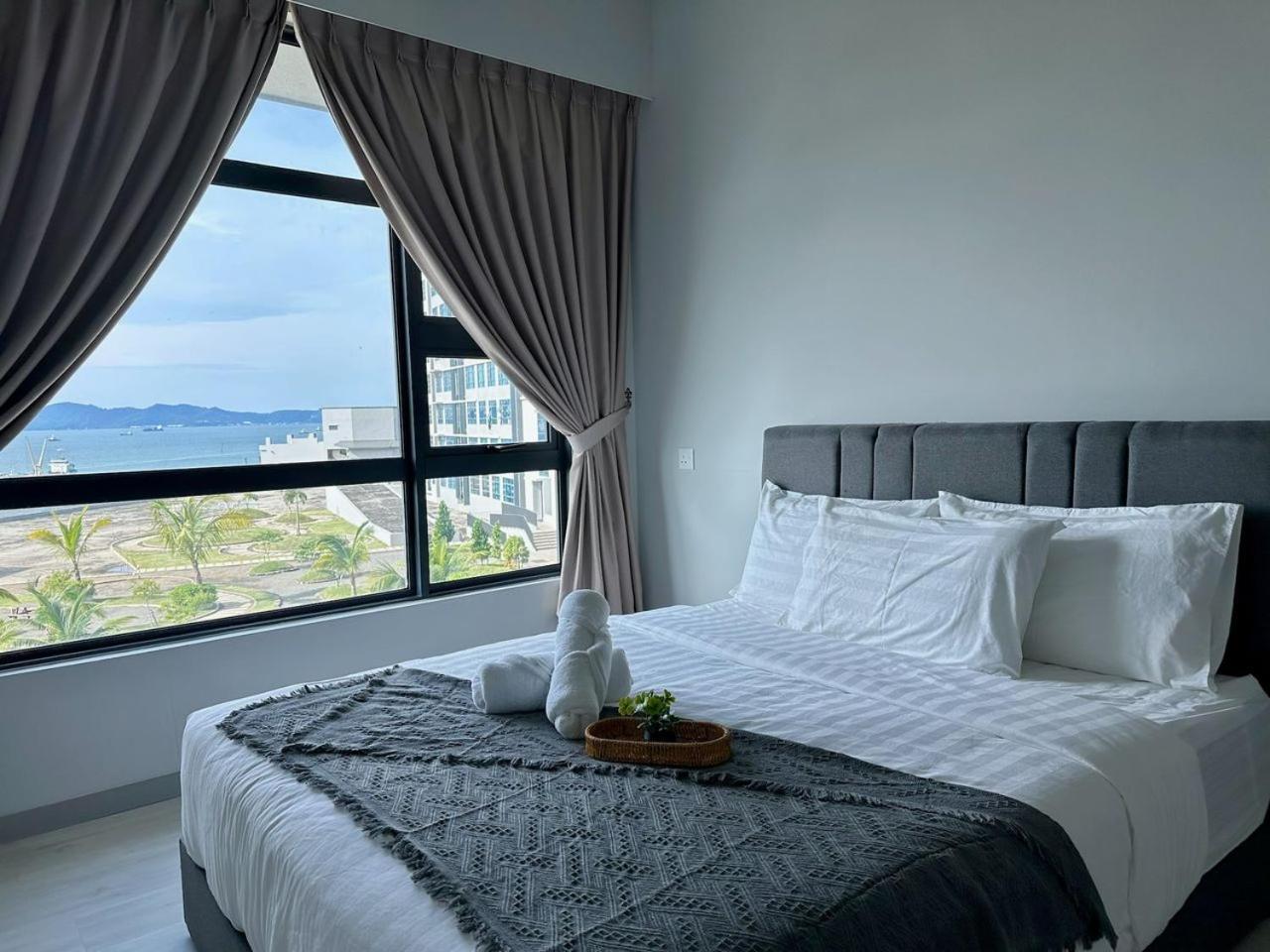 Jesselton Quay Sea & Pool View For 6 Pax Apartment Kota Kinabalu